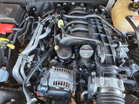 Used 2023 Jeep Gladiator Overland AWD/4WD image 16