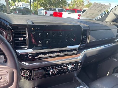 Used 2022 GMC Sierra 1500 SLT w/ SLT Premium Plus Package AWD/4WD image 19