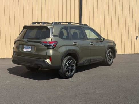 Used 2025 Subaru Forester Premium w/ Convenience Package #1 image 3