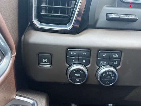 Used 2025 GMC Sierra 2500 Denali w/ Denali Reserve Package AWD/4WD image 34