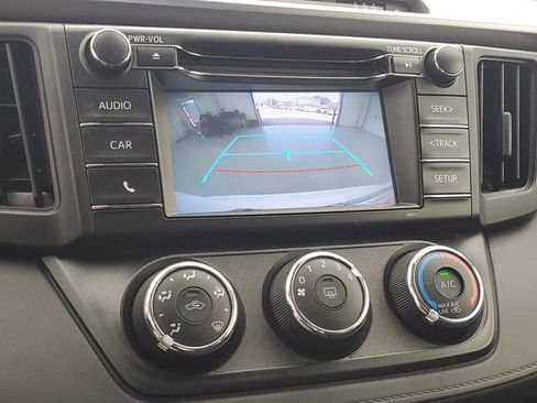 Used 2017 Toyota RAV4 LE FWD image 28
