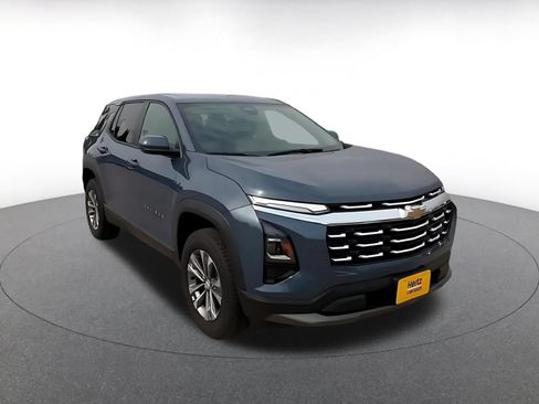 Used 2025 Chevrolet Equinox LT FWD image 3