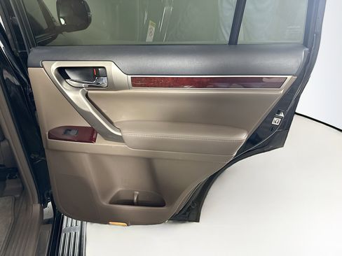 Used 2018 Lexus GX 460 image 32
