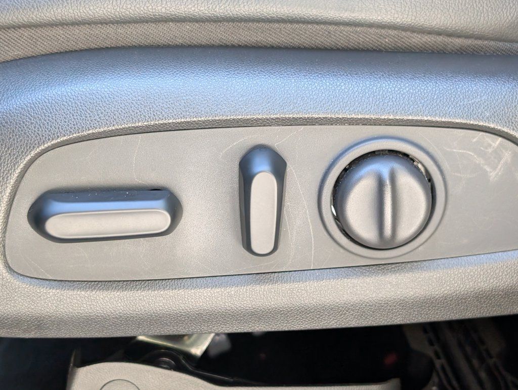 Used 2022 Buick Encore GX Essence w/ Experience Buick Package FWD image 34