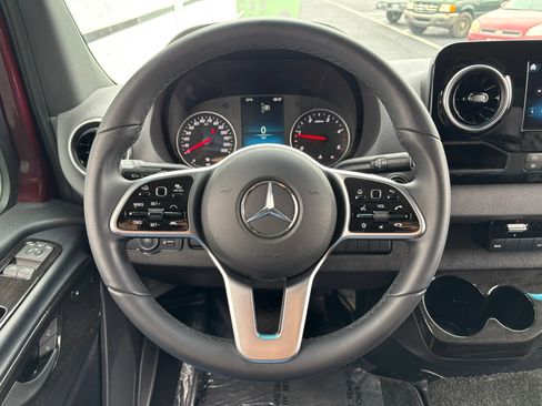 Used 2024 Mercedes-Benz Sprinter 2500 image 26