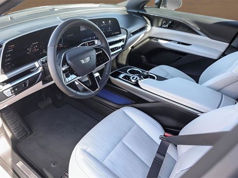Certified 2024 Cadillac Lyriq Luxury image 9