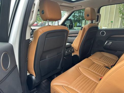Used 2020 Land Rover Discovery HSE AWD/4WD image 16