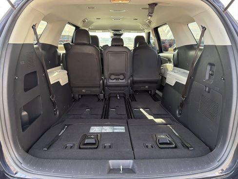 Used 2024 Kia Carnival LX image 24