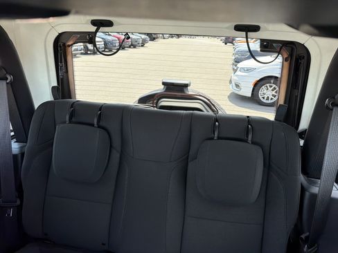 Used 2021 Jeep Wrangler Sport AWD/4WD image 15