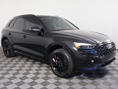 Used 2023 Audi Q5 2.0T Premium w/ Convenience Package AWD/4WD image 3