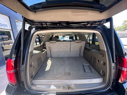 Used 2019 Chevrolet Suburban LT RWD image 12