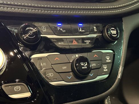 New 2026 Chrysler Pacifica Limited w/ S Appearance Package image 21