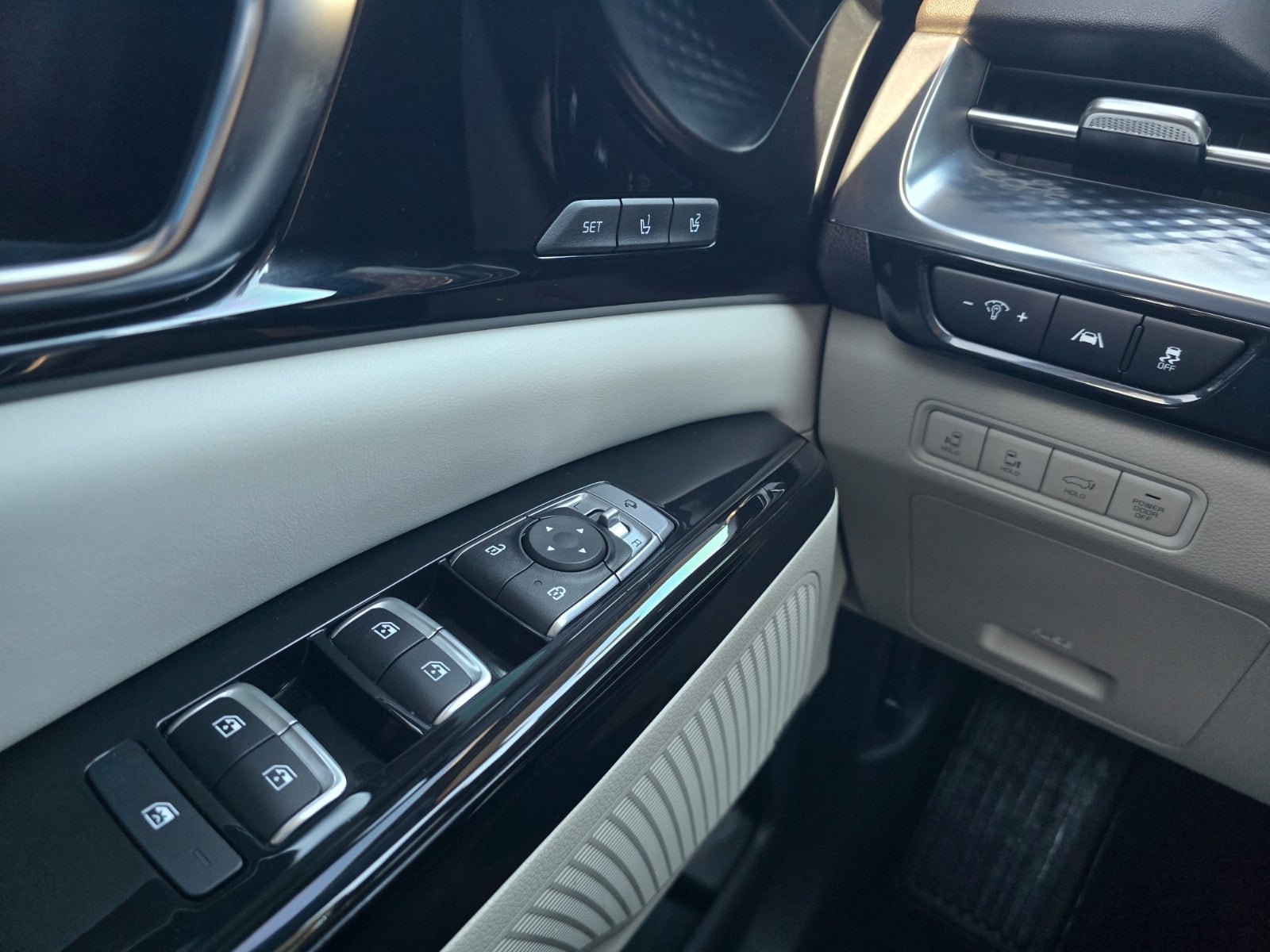 Used 2022 Kia Carnival SX Prestige FWD image 21