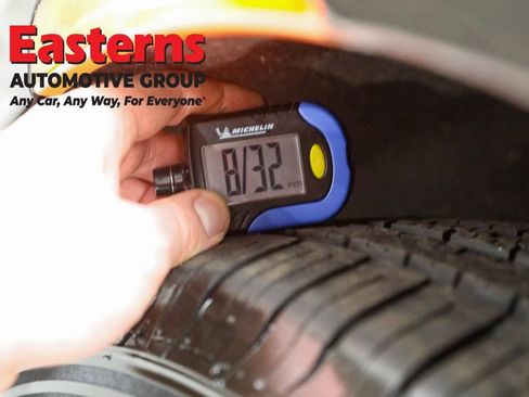 Used 2023 Chrysler Pacifica Touring-L image 27