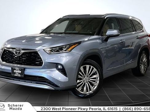 Used 2022 Toyota Highlander Platinum AWD/4WD image 1