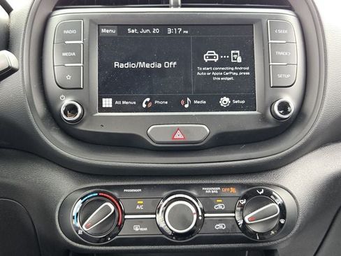 Used 2025 Kia Soul LX w/ LX Technology Package FWD image 21