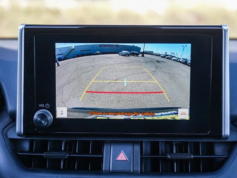 Used 2025 Toyota RAV4 XLE AWD/4WD image 24
