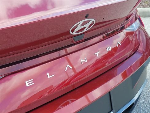 New 2025 Hyundai Elantra SE image 7