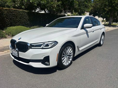 Used 2023 BMW 530i w/ Convenience Package RWD image 3