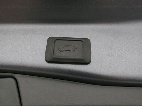 Used 2023 Toyota RAV4 SE image 13