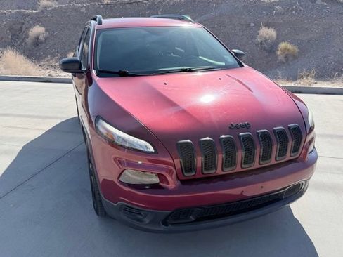 Used 2016 Jeep Cherokee Sport FWD image 3