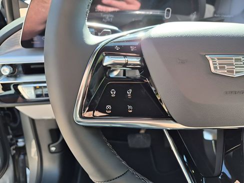 New 2026 Cadillac Lyriq Luxury AWD/4WD image 33