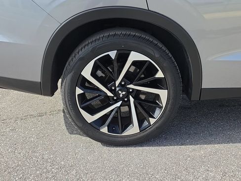 Used 2024 Mitsubishi Outlander SE Black Edition FWD image 5