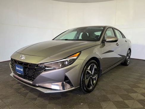 Used 2023 Hyundai Elantra Limited image 3