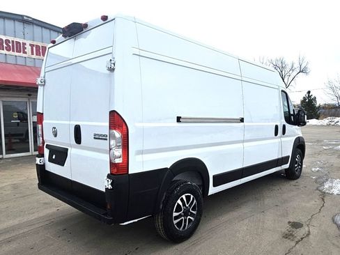 Used 2025 RAM ProMaster 2500 w/ Convenience Group image 6