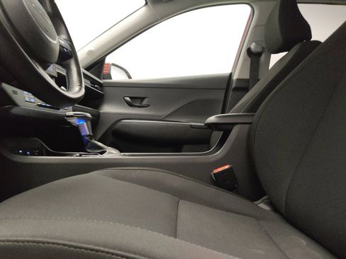 Used 2025 Hyundai Kona SEL FWD image 17