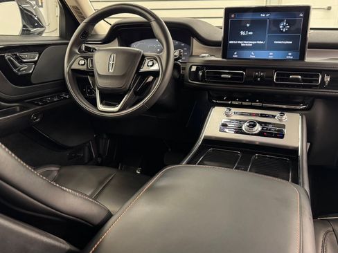 Used 2024 Lincoln Aviator AWD image 44