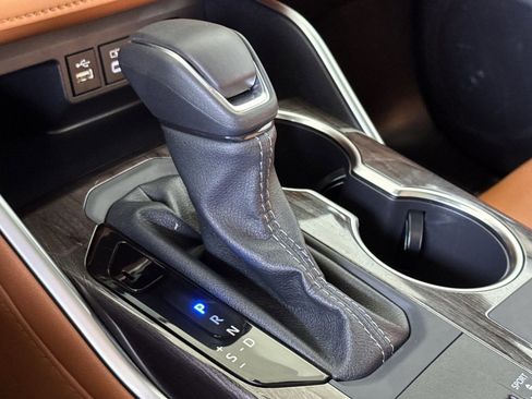 New 2026 Toyota Highlander Platinum image 18