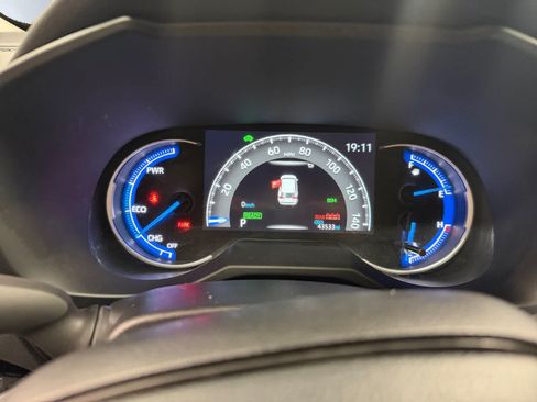 Used 2023 Toyota RAV4 XLE AWD/4WD image 5