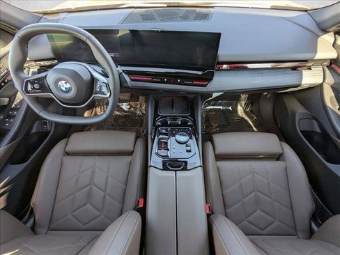 Certified 2025 BMW 530i image 19