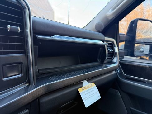 Used 2023 Ford F250 Lariat w/ Chrome Package image 44