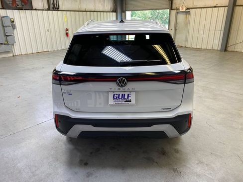 Used 2026 Volkswagen Tiguan SE AWD/4WD image 7