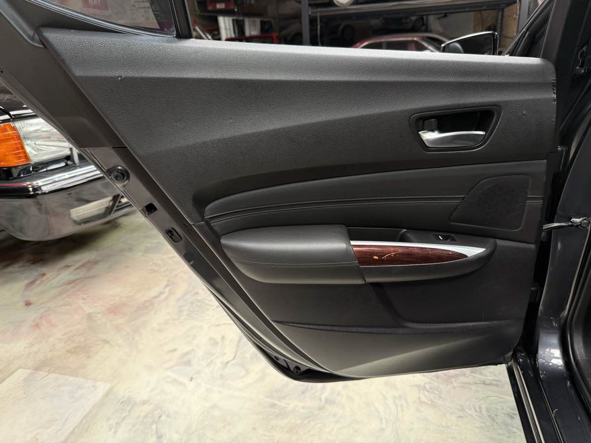 Used 2016 Acura TLX w/ Technology Package FWD image 30