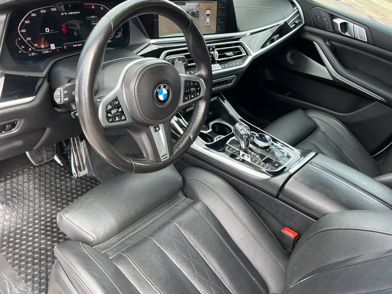 Used 2021 BMW X7 M50i w/ Dynamic Handling Package AWD/4WD image 16