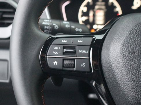 Used 2025 Honda Pilot Sport image 19