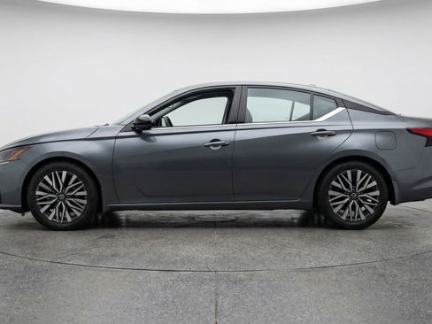 Used 2025 Nissan Altima 2.5 SV FWD image 5