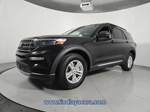 Used 2022 Ford Explorer XLT w/ Equipment Group 202A AWD/4WD image 2