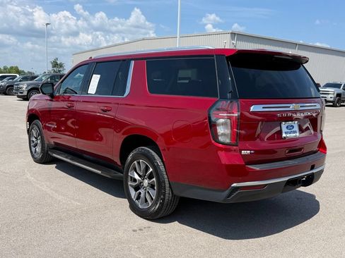 Used 2023 Chevrolet Suburban LT RWD image 38