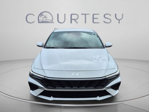 Used 2025 Hyundai Elantra SE FWD image 8