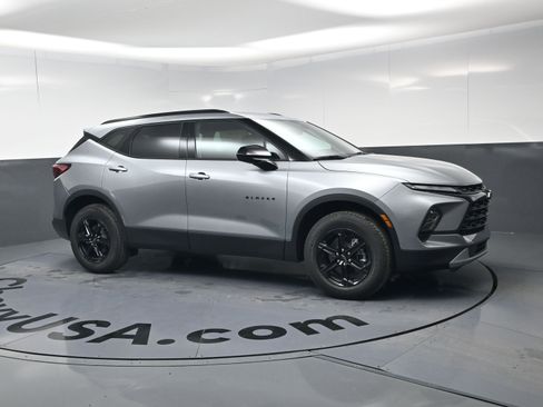New 2026 Chevrolet Blazer LT w/ Convenience Package FWD image 2