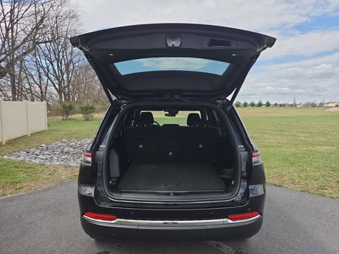 New 2025 Jeep Grand Cherokee Laredo X w/ Luxury Tech Group I AWD/4WD image 24