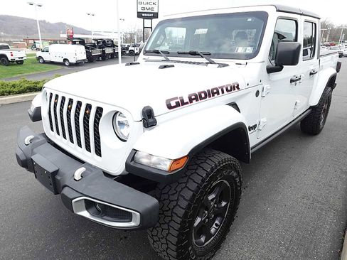 Used 2023 Jeep Gladiator Sport image 8