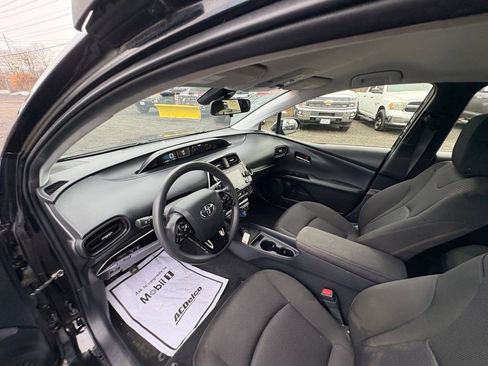 Used 2020 Toyota Prius LE image 22