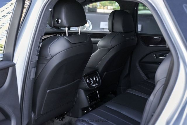 Used 2021 Bentley Bentayga AWD/4WD image 34