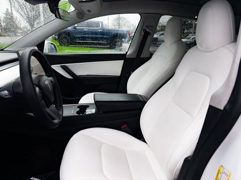 Used 2021 Tesla Model Y Long Range image 15