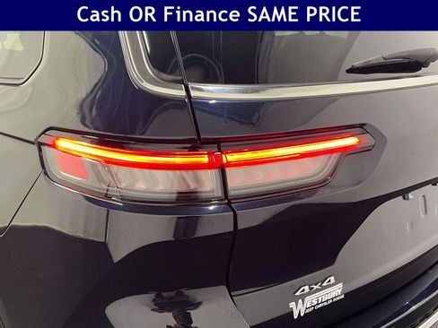 Used 2023 Jeep Grand Cherokee L Limited AWD/4WD image 9